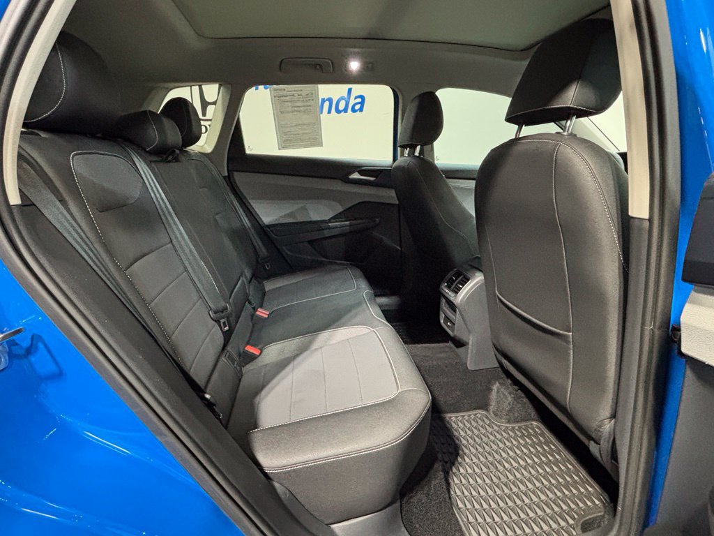 Used 2024 Volkswagen Taos SE w/ Panoramic Sunroof Package AWD/4WD image 32