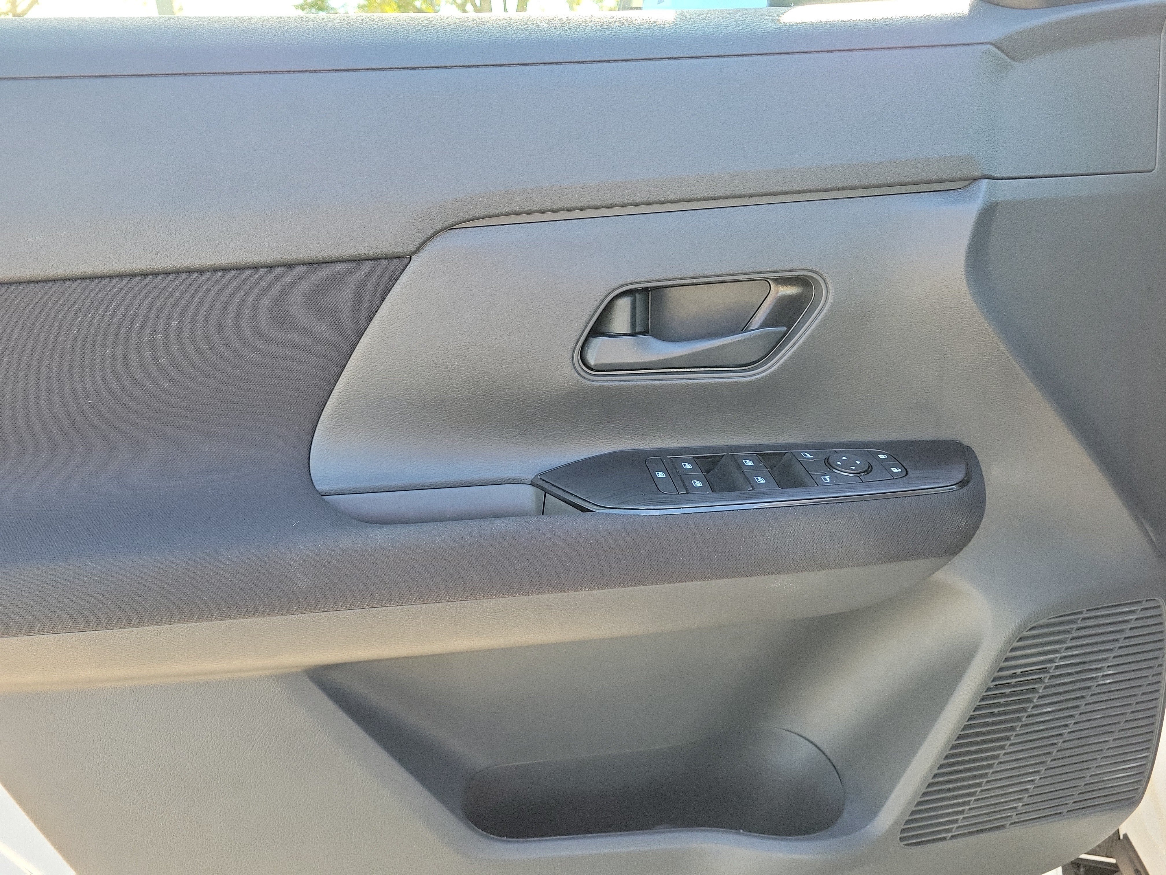 Certified 2025 Nissan Kicks S FWD image 15