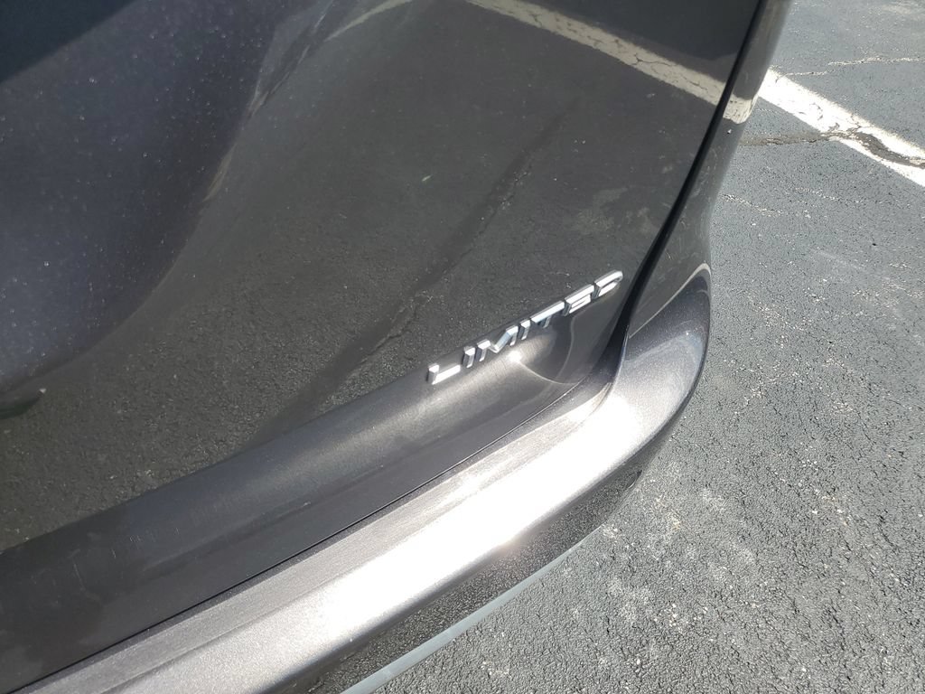 Certified 2023 Chrysler Pacifica Limited FWD image 8