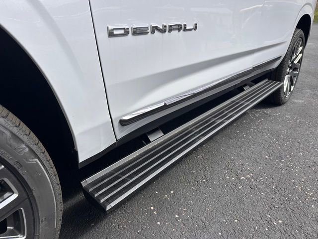 New 2026 GMC Yukon Denali Ultimate AWD/4WD image 19