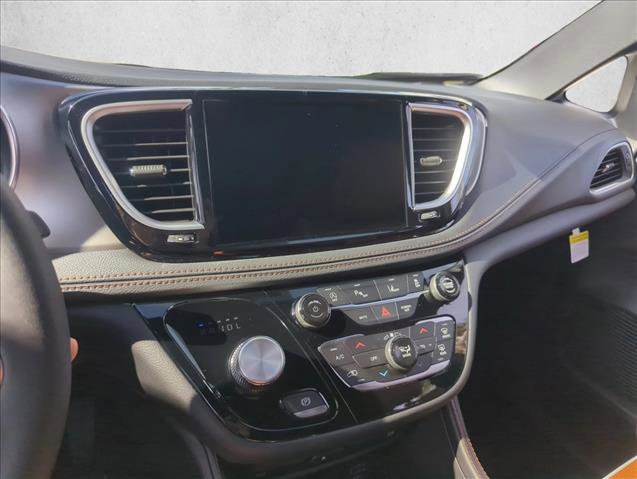 New 2026 Chrysler Pacifica Pinnacle image 11