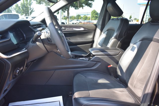 Used 2023 Jeep Grand Cherokee Altitude RWD image 13