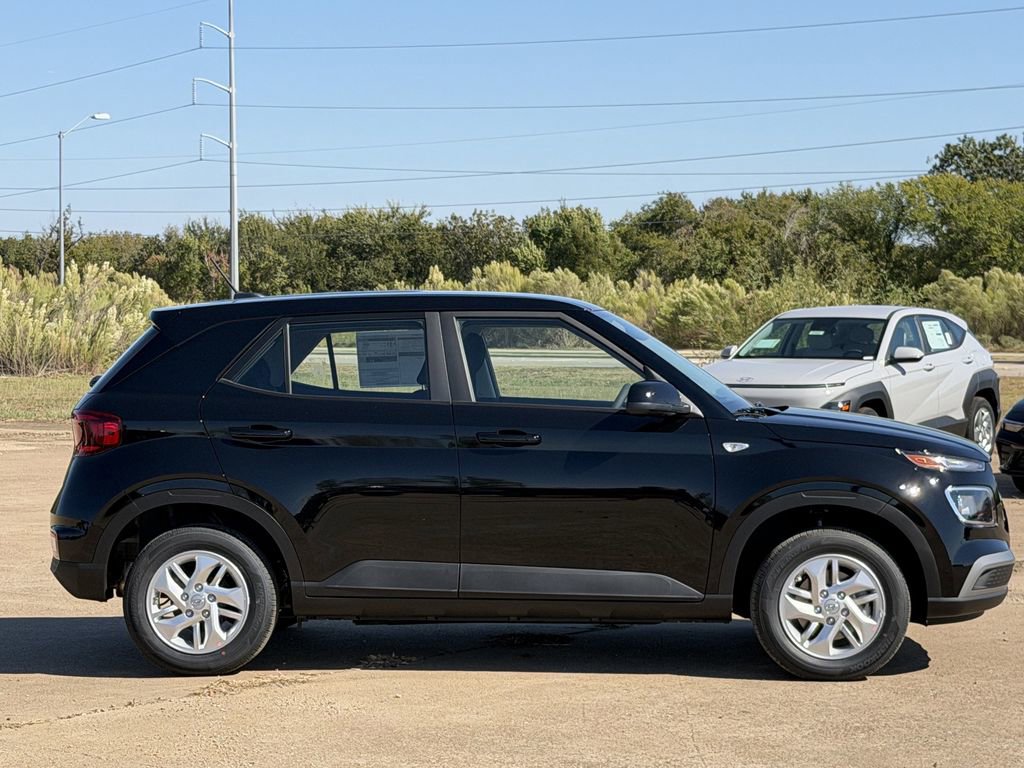 New 2026 Hyundai Venue SE image 3