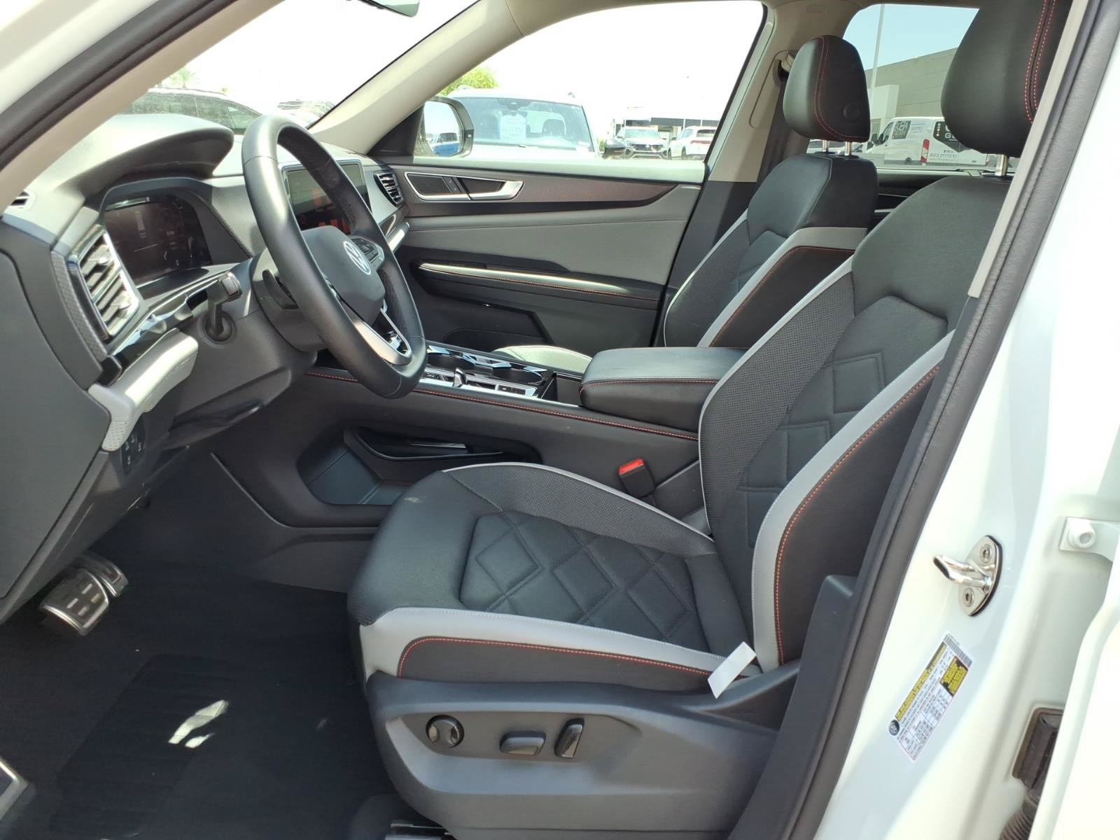 Certified 2025 Volkswagen Atlas Peak Edition SE AWD/4WD image 21