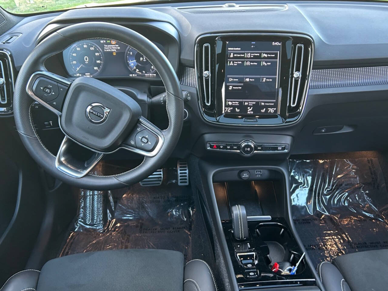 Used 2021 Volvo XC40 T5 R-Design w/ Advanced Package AWD/4WD image 9