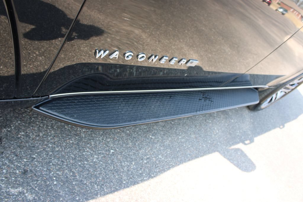 Used 2024 Jeep Wagoneer L Series II w/ Flexible Seating Group AWD/4WD image 19