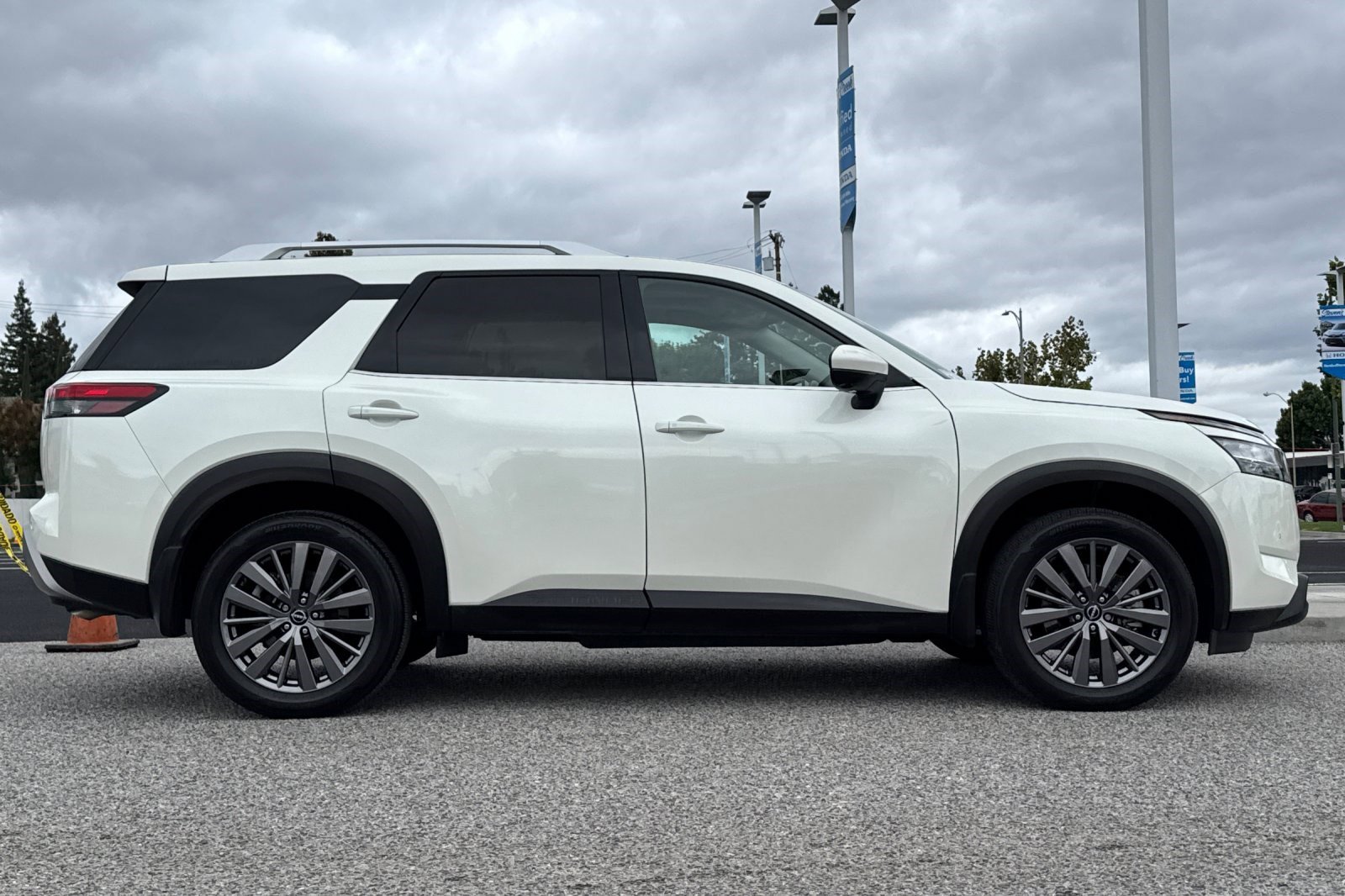 Used 2024 Nissan Pathfinder SL w/ SL Premium Package image 8