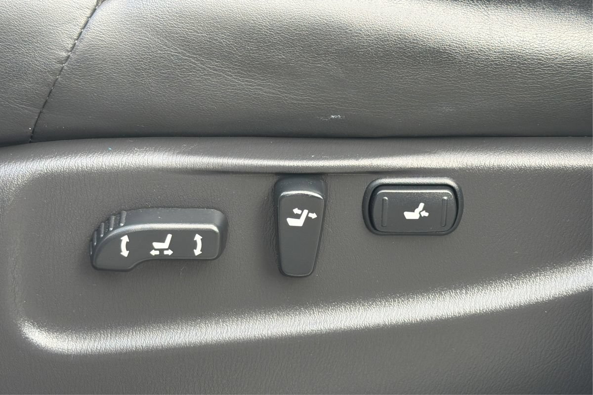 Used 2015 INFINITI QX80 4WD w/ Deluxe Technology Package image 19