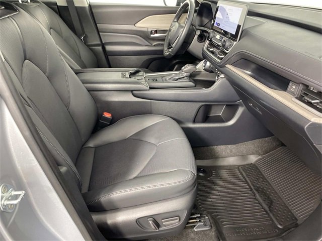 Used 2024 Toyota Grand Highlander Limited image 9