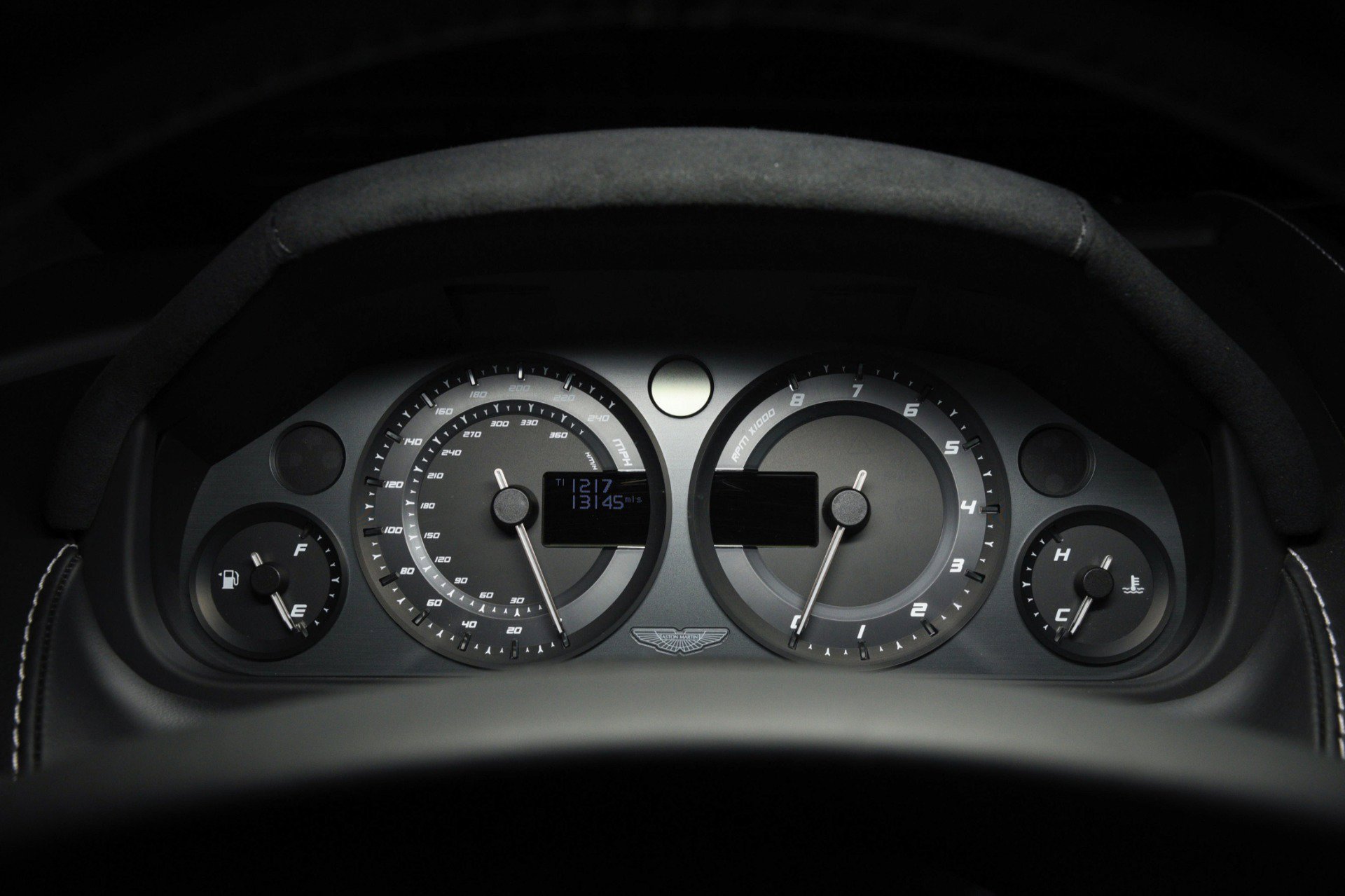 Used 2015 Aston Martin V8 Vantage GT image 32