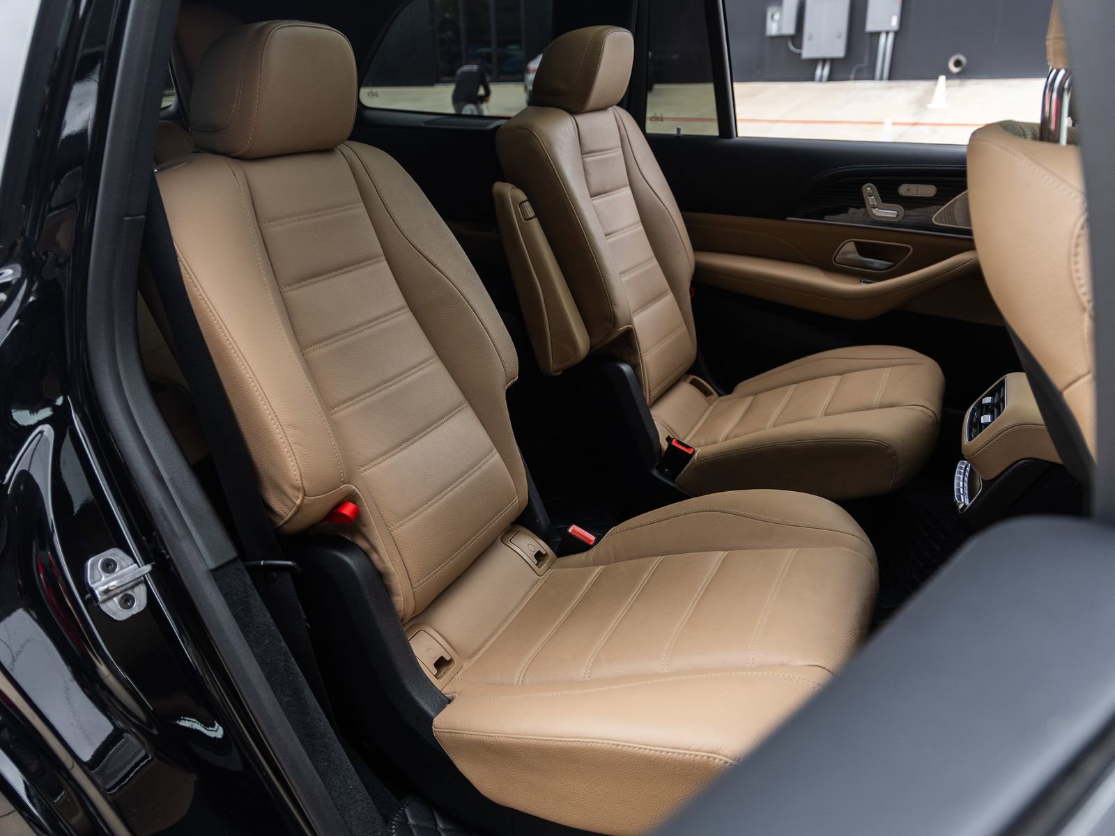 Used 2025 Mercedes-Benz GLS 580 4MATIC image 37