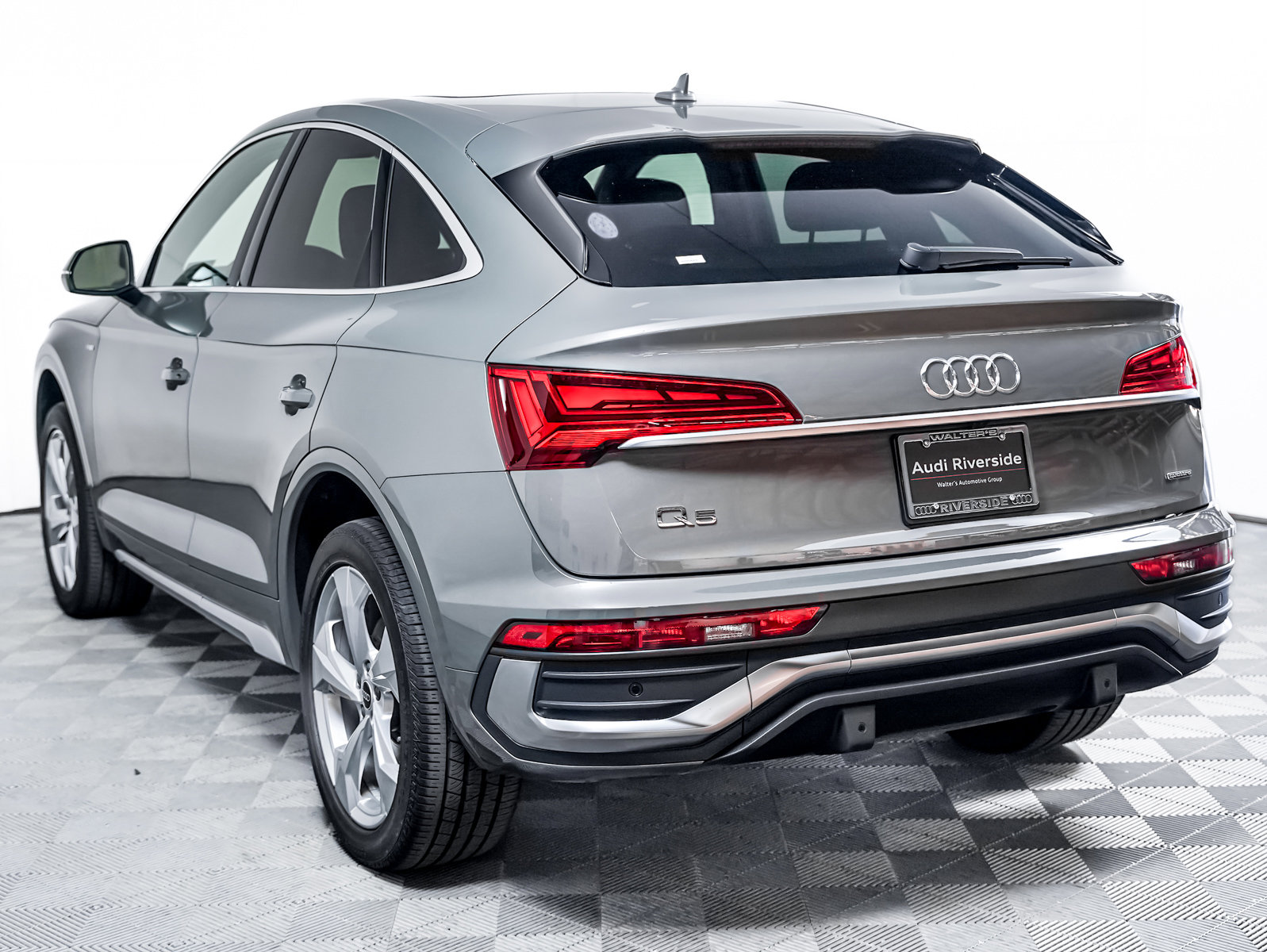 Certified 2023 Audi Q5 2.0T Premium w/ Convenience Package image 2