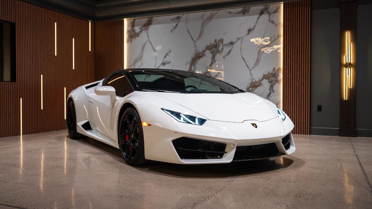 Used 2017 Lamborghini Huracan LP 580-2 RWD image 2