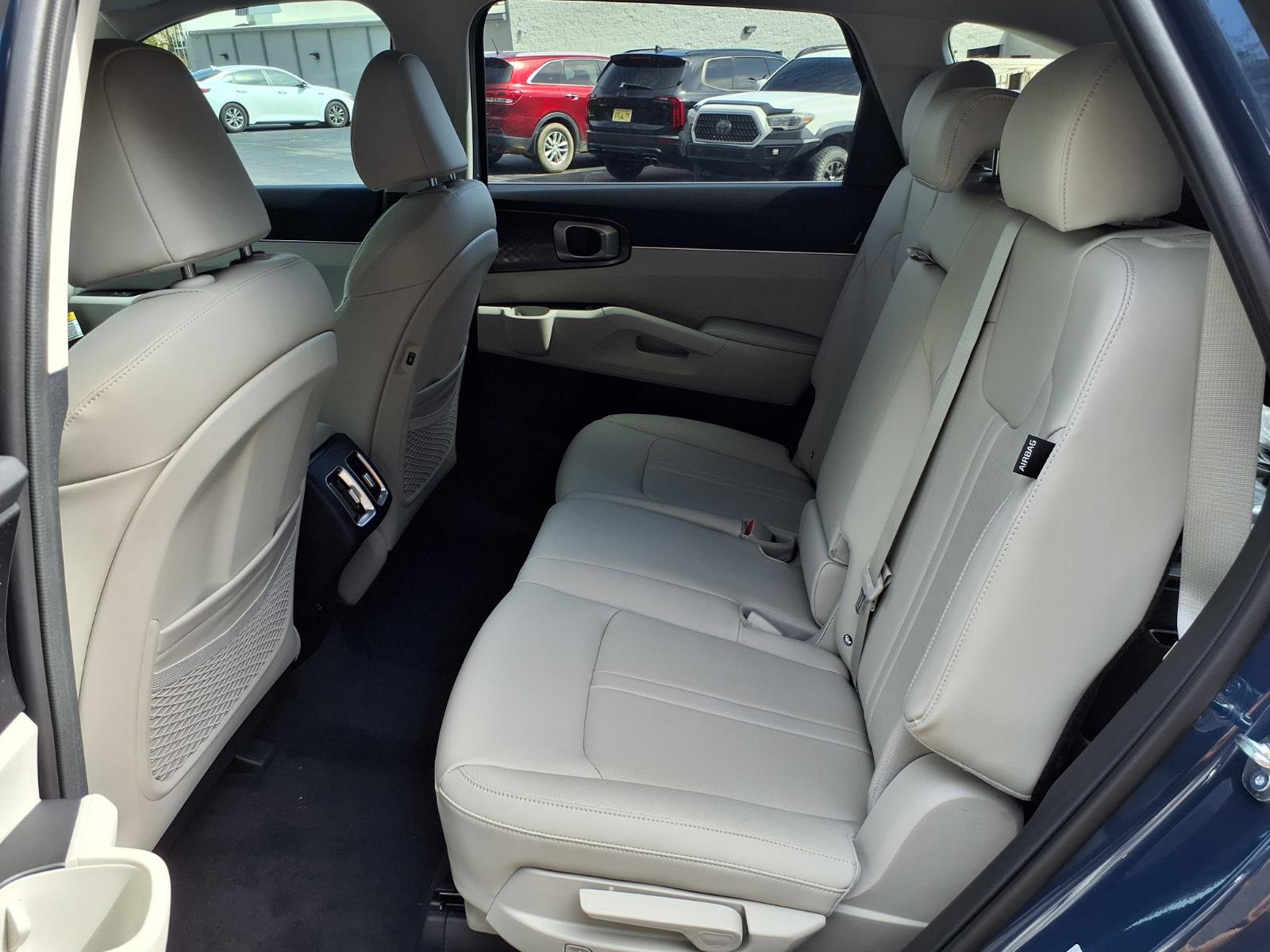 New 2026 Kia Sorento S image 4