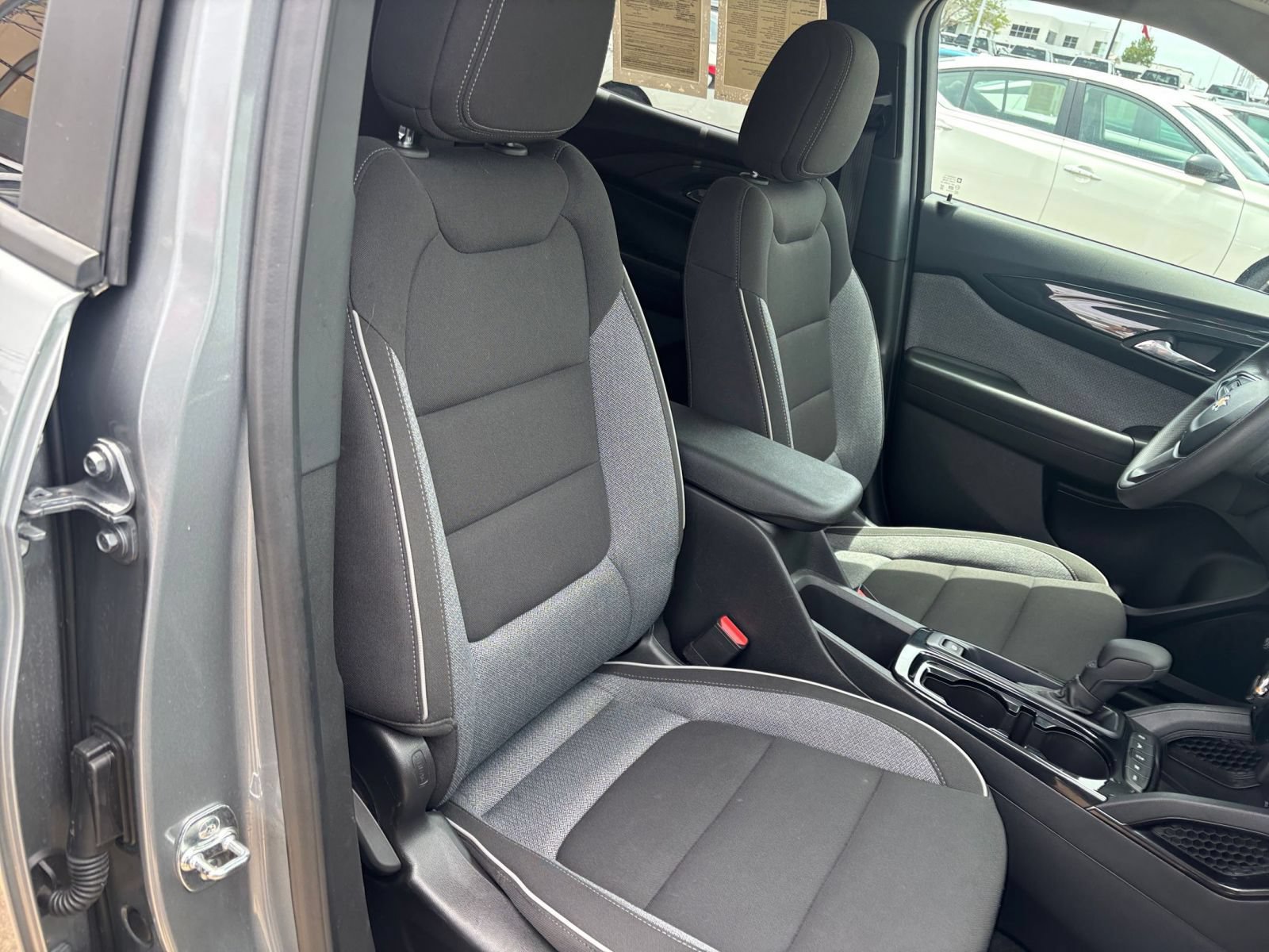 Used 2025 Chevrolet TrailBlazer LT AWD/4WD image 35