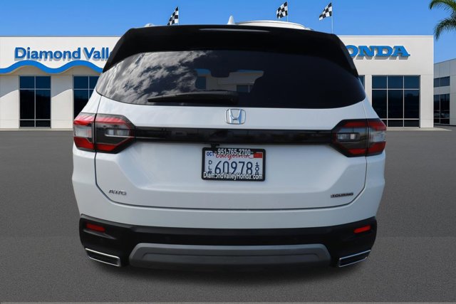 Certified 2024 Honda Pilot Touring image 5