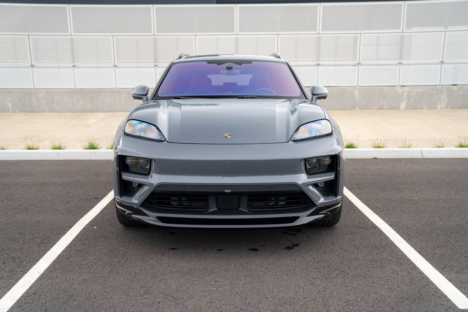 Certified 2025 Porsche Macan Turbo Electric AWD/4WD image 6
