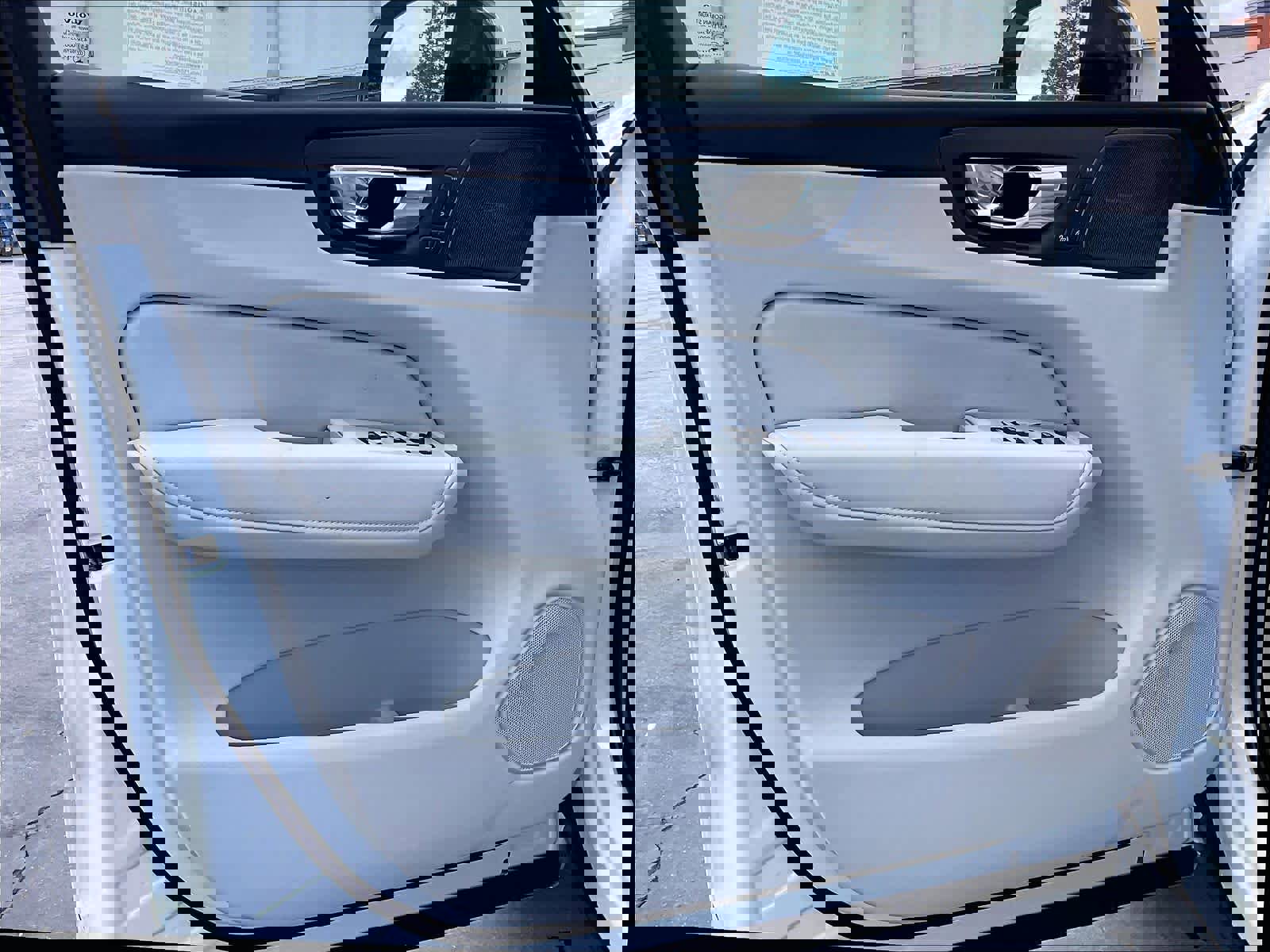 New 2026 Volvo XC60 T8 Ultra w/ Climate Package AWD/4WD image 24