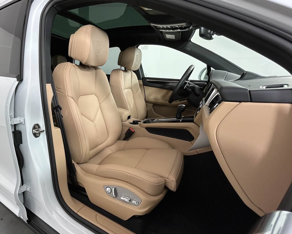 New 2026 Porsche Macan AWD/4WD image 23