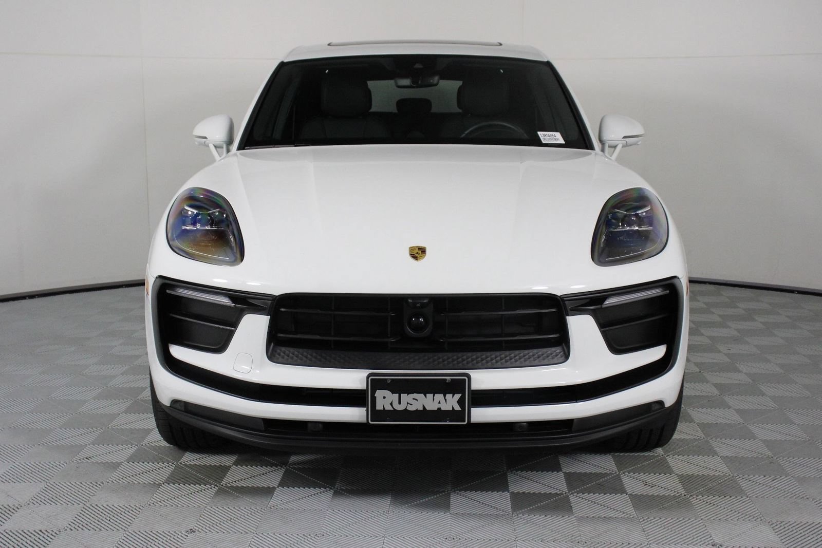 Certified 2026 Porsche Macan AWD/4WD image 10