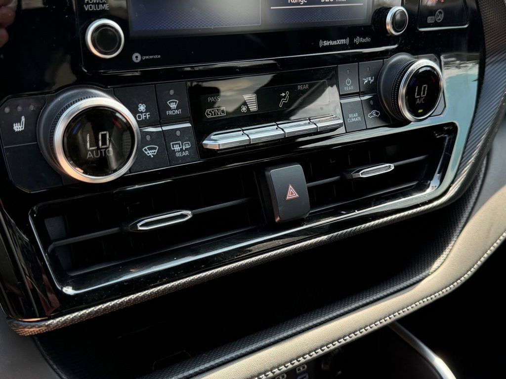 Used 2022 Toyota Highlander XSE image 21