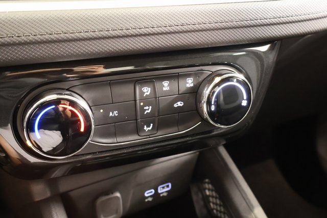 Used 2025 Chevrolet TrailBlazer LT AWD/4WD image 24