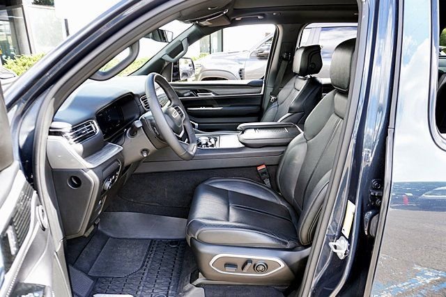 Used 2023 Jeep Wagoneer Series II w/ Premium Group I AWD/4WD image 14