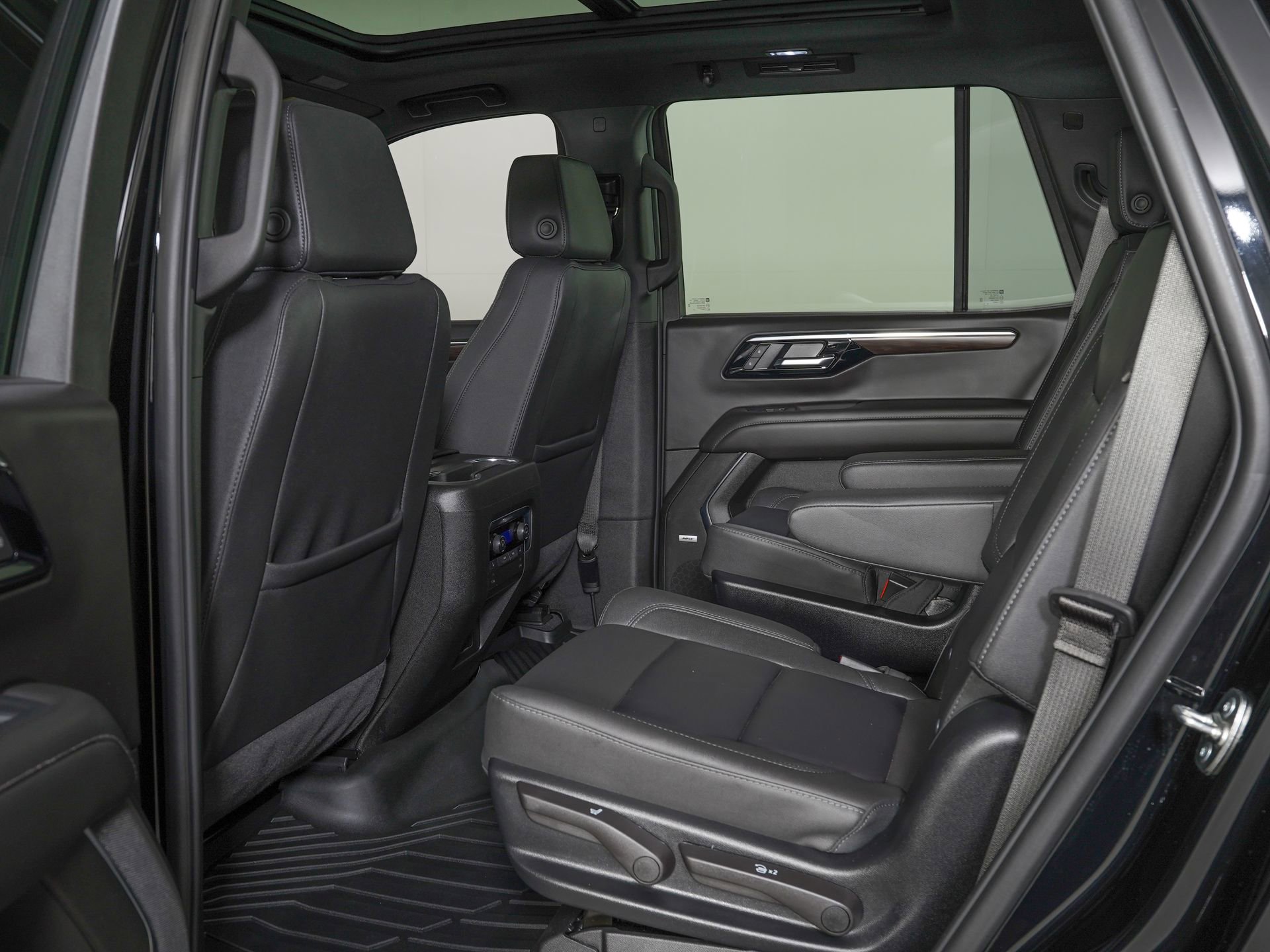 Used 2026 Chevrolet Tahoe Z71 w/ Comfort Package image 16