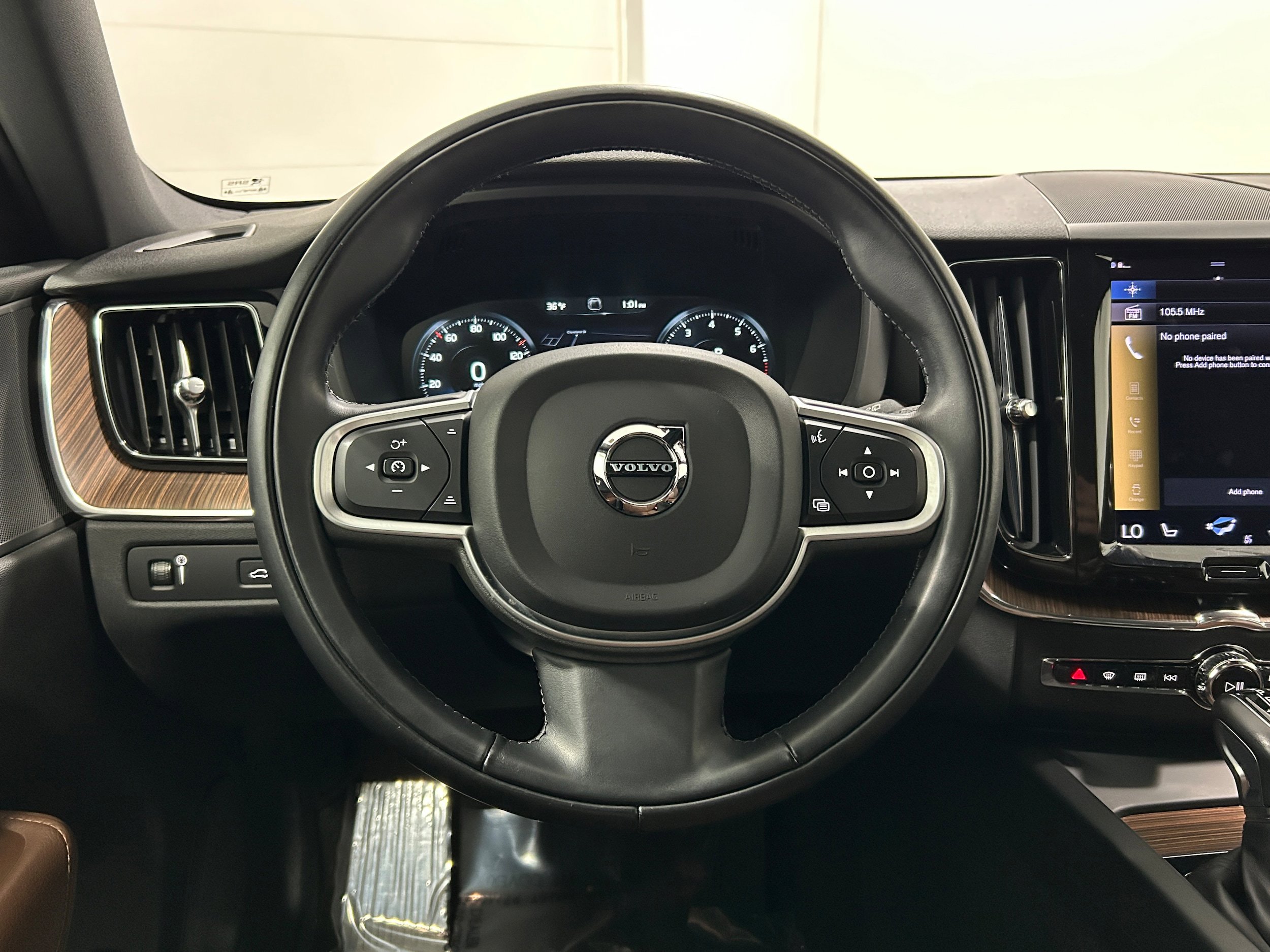 Used 2021 Volvo XC60 T5 Momentum w/ Premium Package image 12