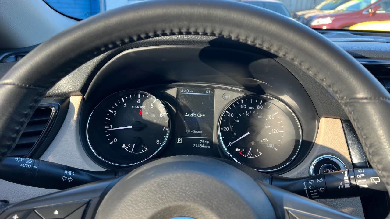 Used 2017 Nissan Rogue SV image 11