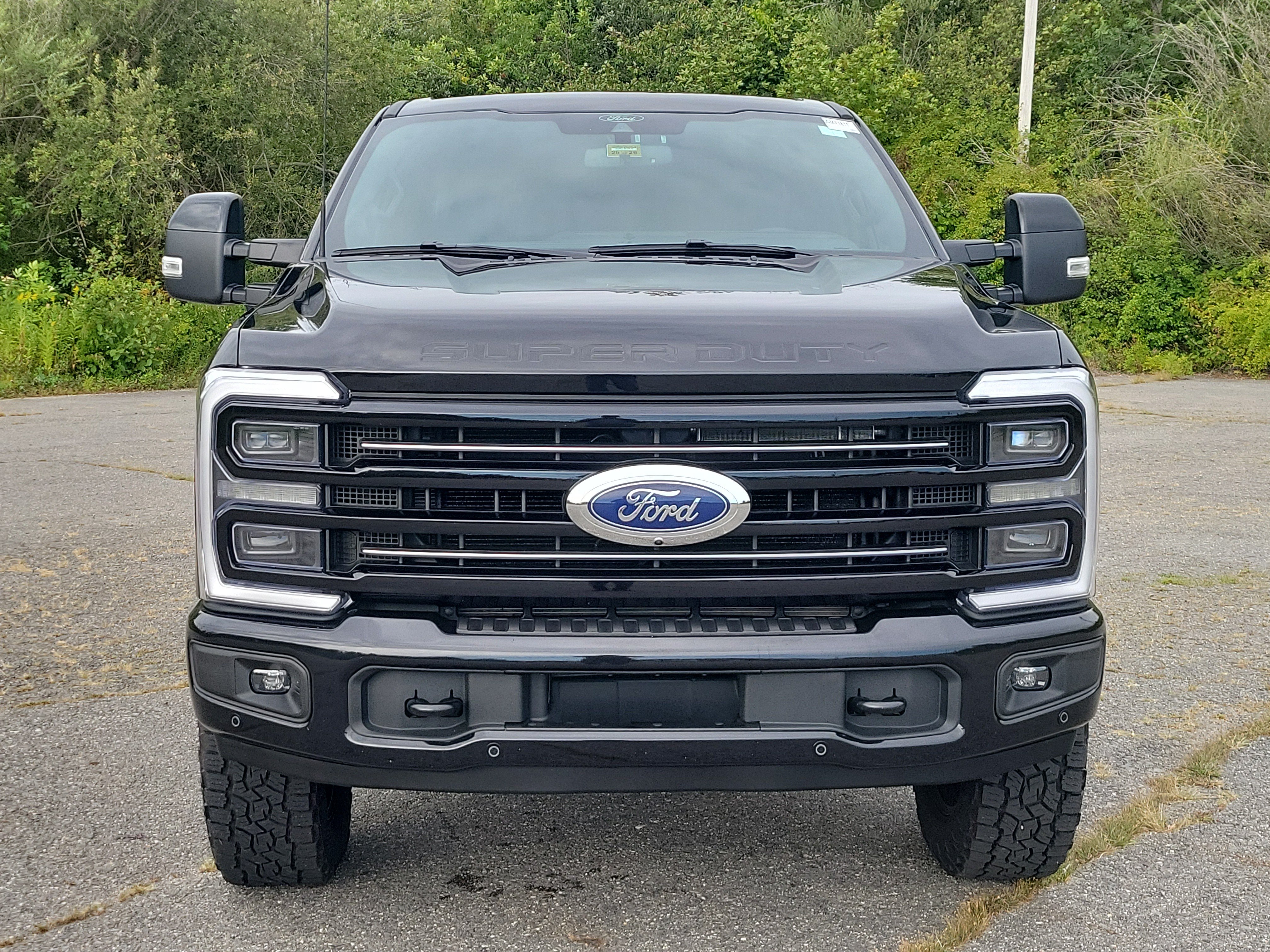 Used 2025 Ford F350 Platinum w/ FX4 Off-Road Package AWD/4WD image 2