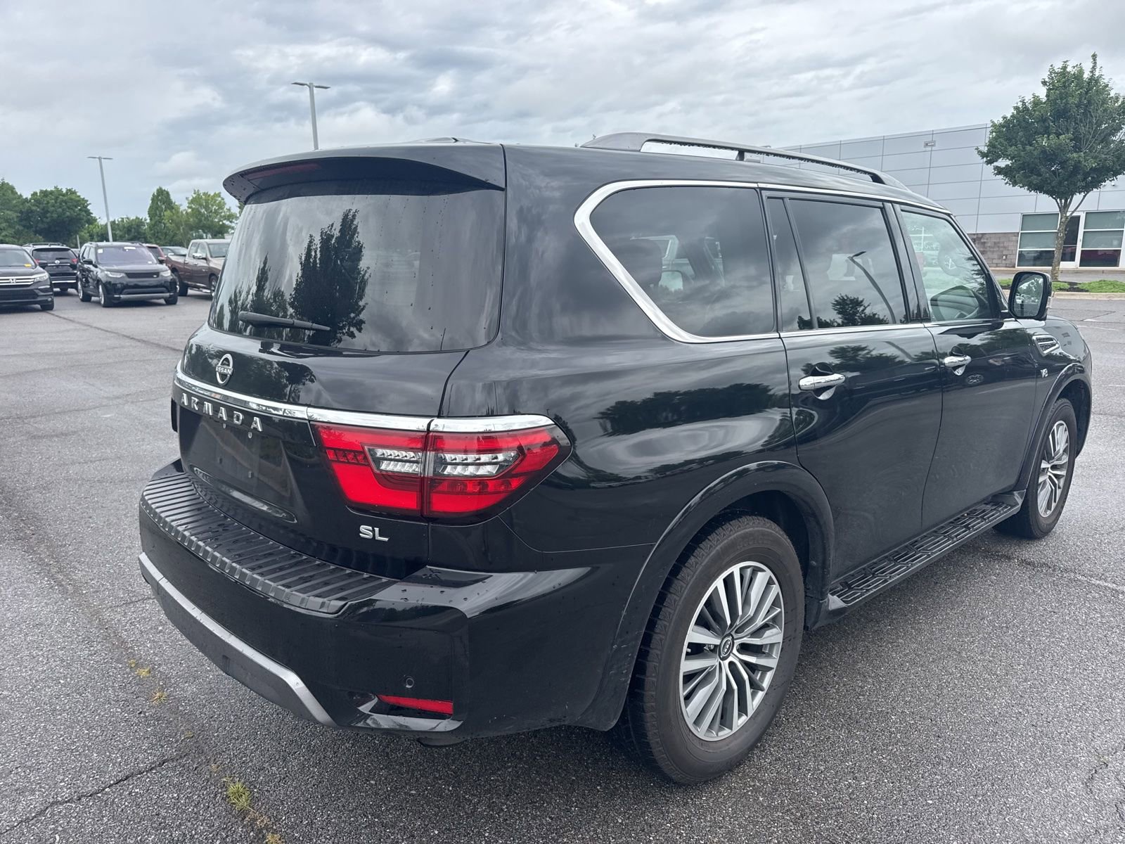 Used 2022 Nissan Armada SL w/ Captain's Chairs Package AWD/4WD image 5