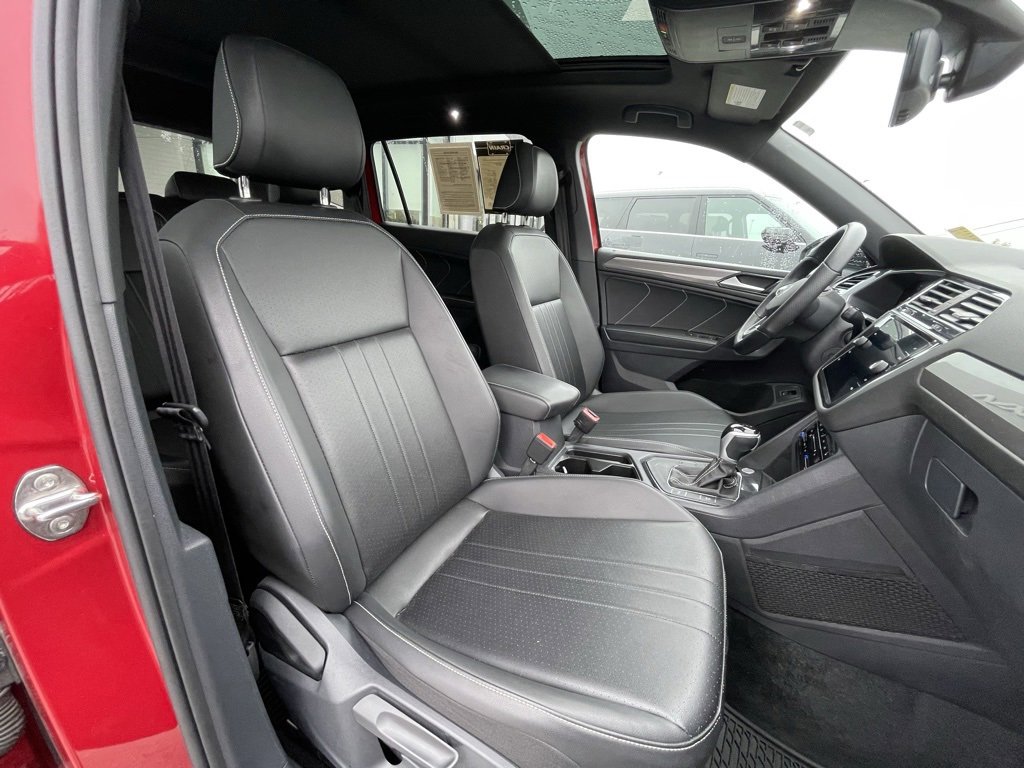 Used 2024 Volkswagen Tiguan SE R-Line image 30