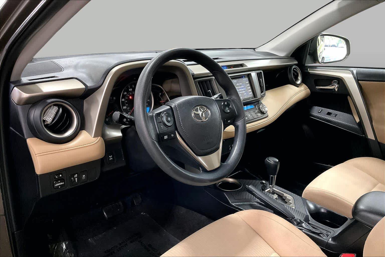 Used 2015 Toyota RAV4 XLE AWD/4WD image 17