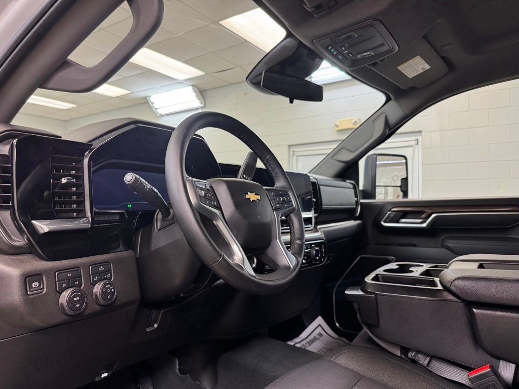 Used 2025 Chevrolet Silverado 2500 LT AWD/4WD image 14