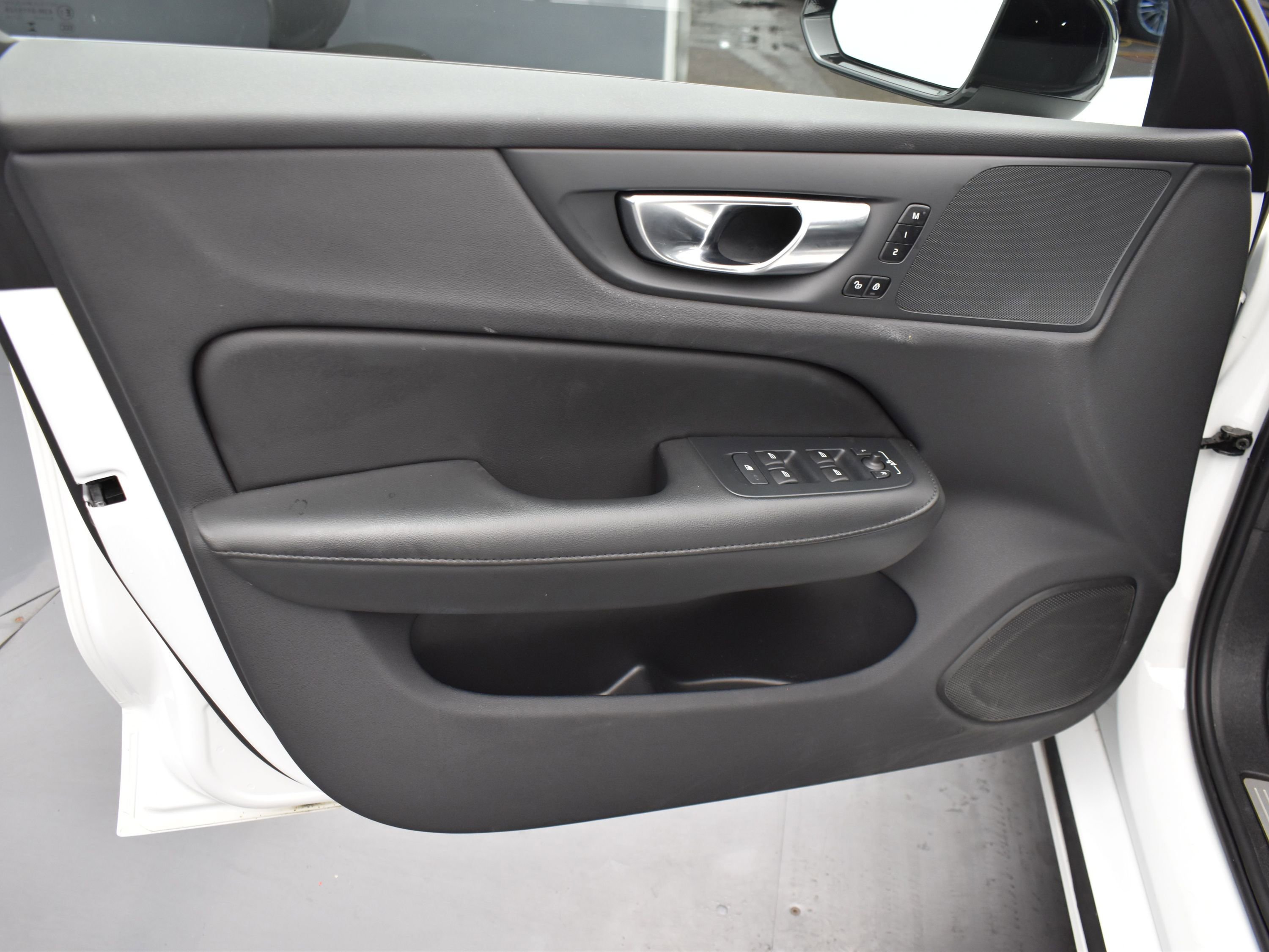 Used 2024 Volvo S60 B5 Core image 9