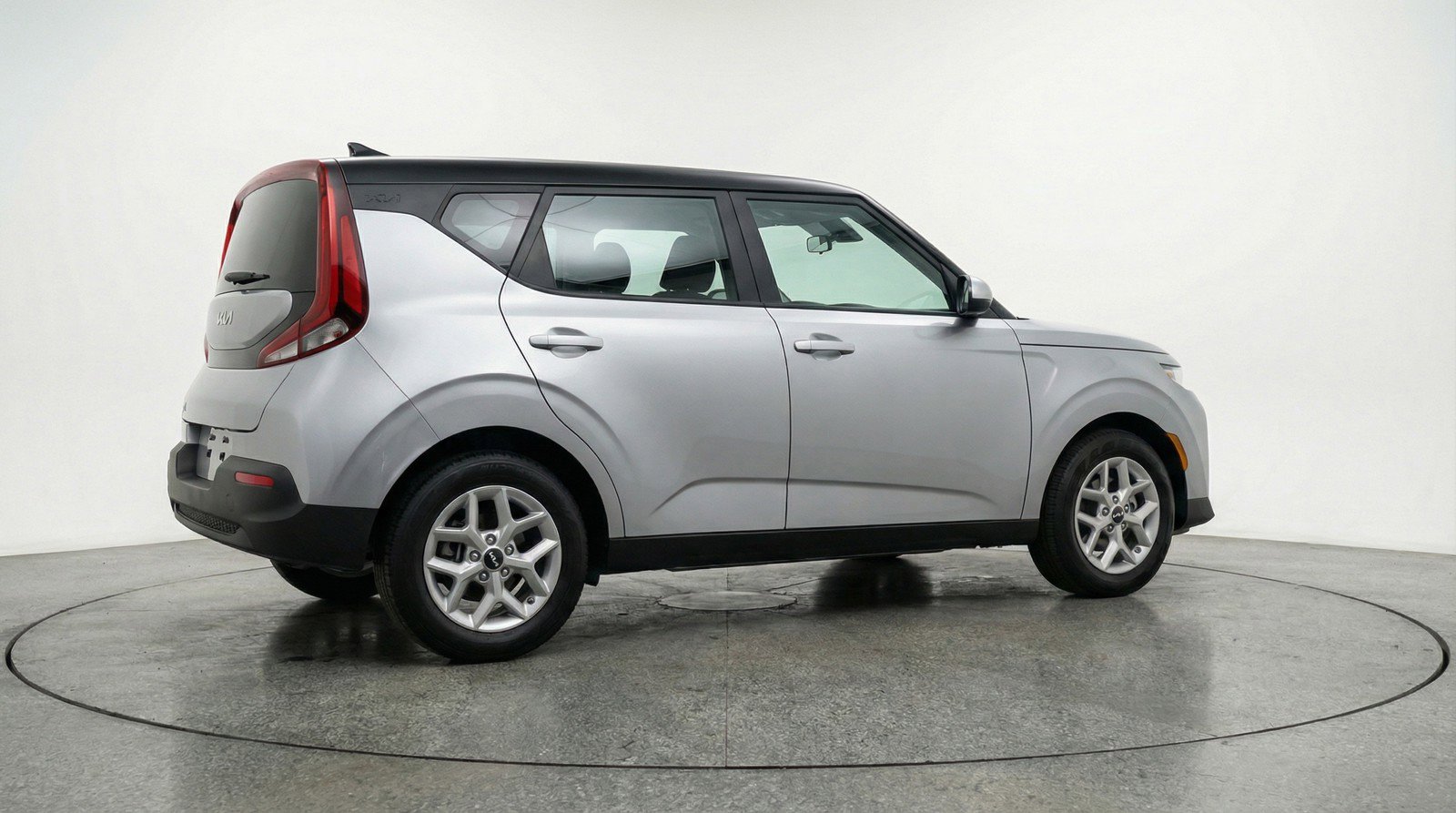 Used 2025 Kia Soul LX w/ LX Technology Package FWD image 9