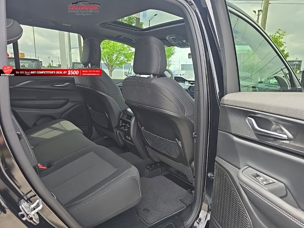 Used 2025 Jeep Grand Cherokee 4WD image 20