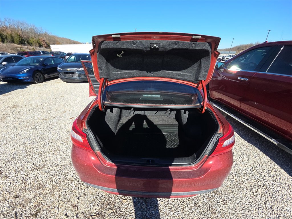 Used 2016 Nissan Altima 2.5 SR w/ Interior Lighting Package image 15