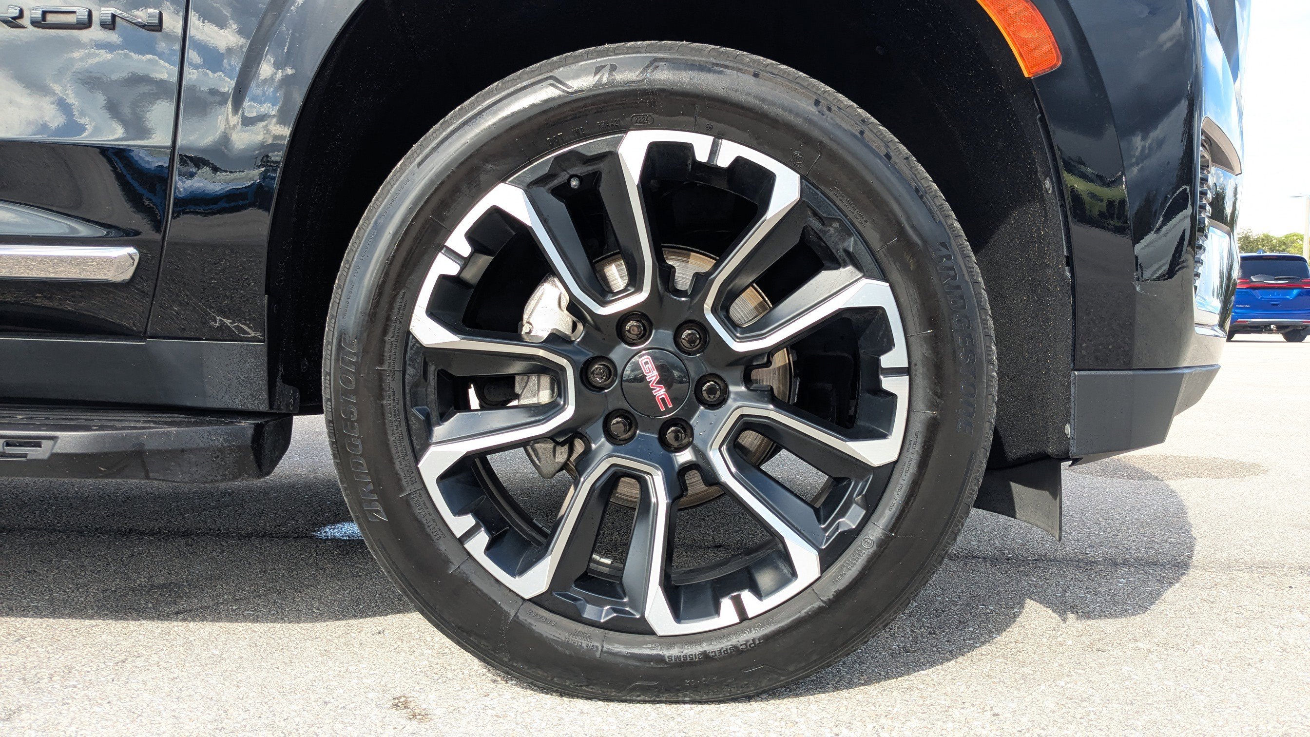 Used 2022 GMC Yukon SLT w/ SLT Premium Package image 13