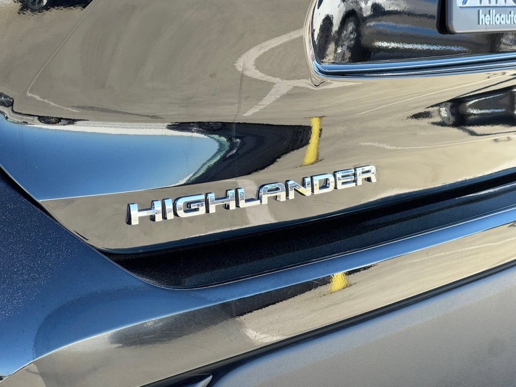 Used 2022 Toyota Highlander XLE FWD image 25