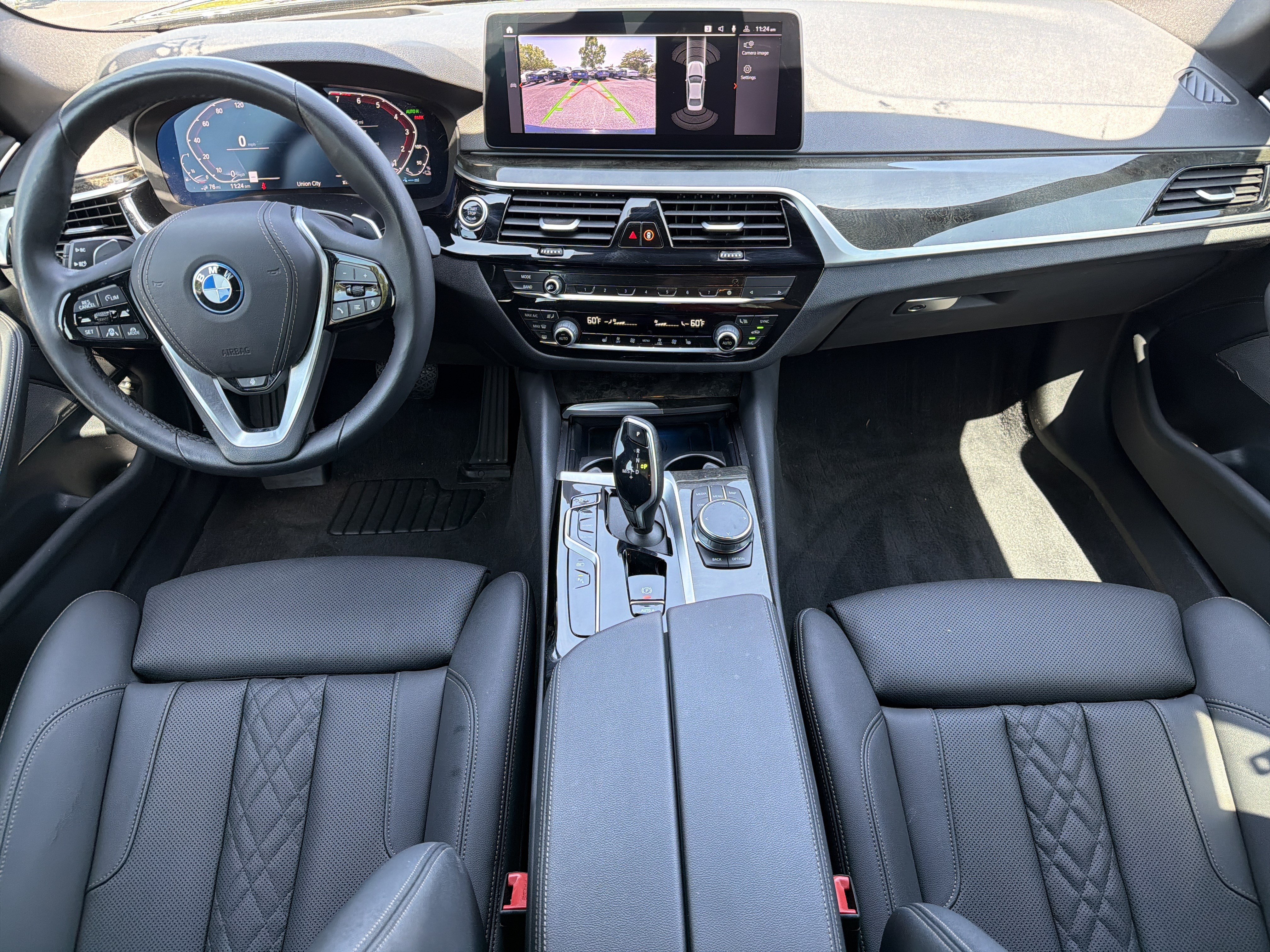 Used 2023 BMW 530e xDrive w/ Premium Package AWD/4WD image 3