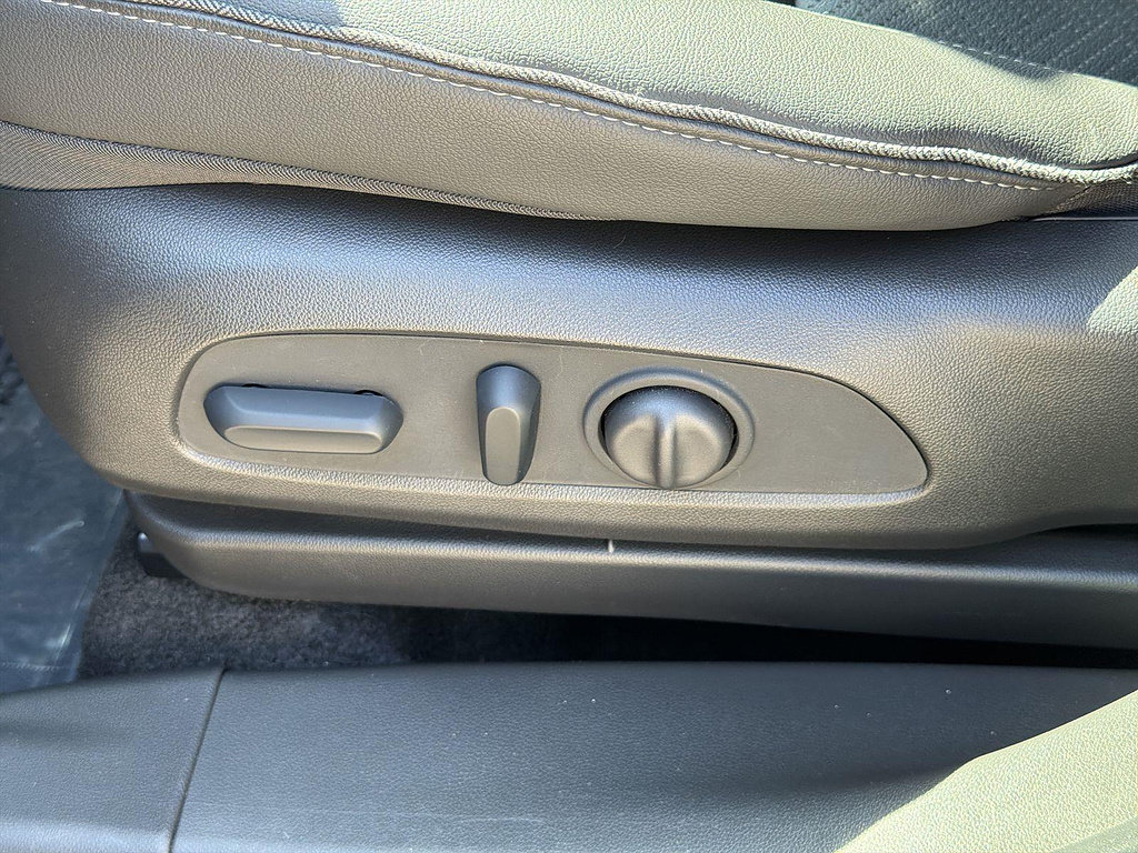 Used 2023 Buick Encore GX Essence w/ Experience Buick Package FWD image 32