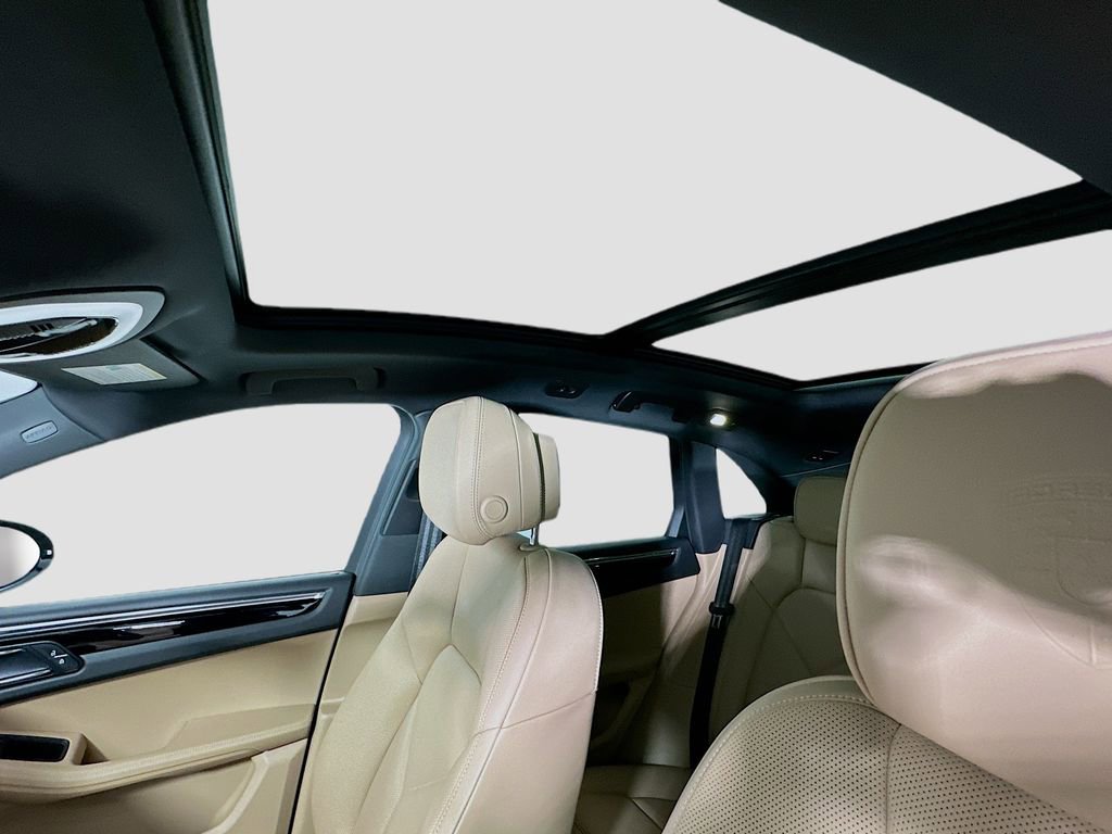 Certified 2026 Porsche Macan image 14