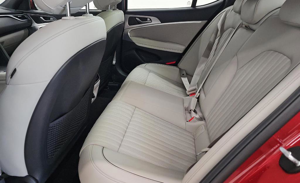 Used 2023 Genesis G70 3.3T image 13