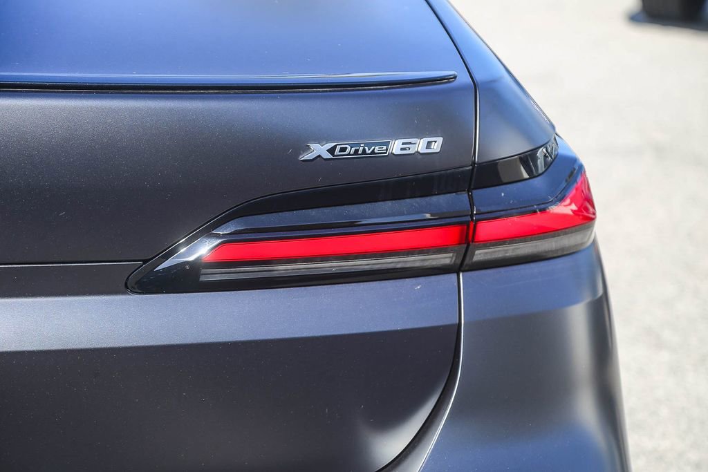 Used 2025 BMW i7 xDrive60 w/ Premium Package AWD/4WD image 7