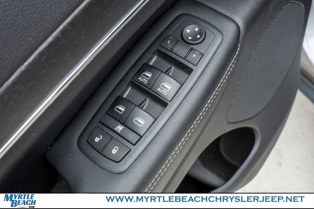 Used 2017 Jeep Grand Cherokee Limited image 17