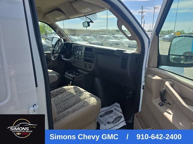 Used 2025 GMC Savana 3500 RWD image 37