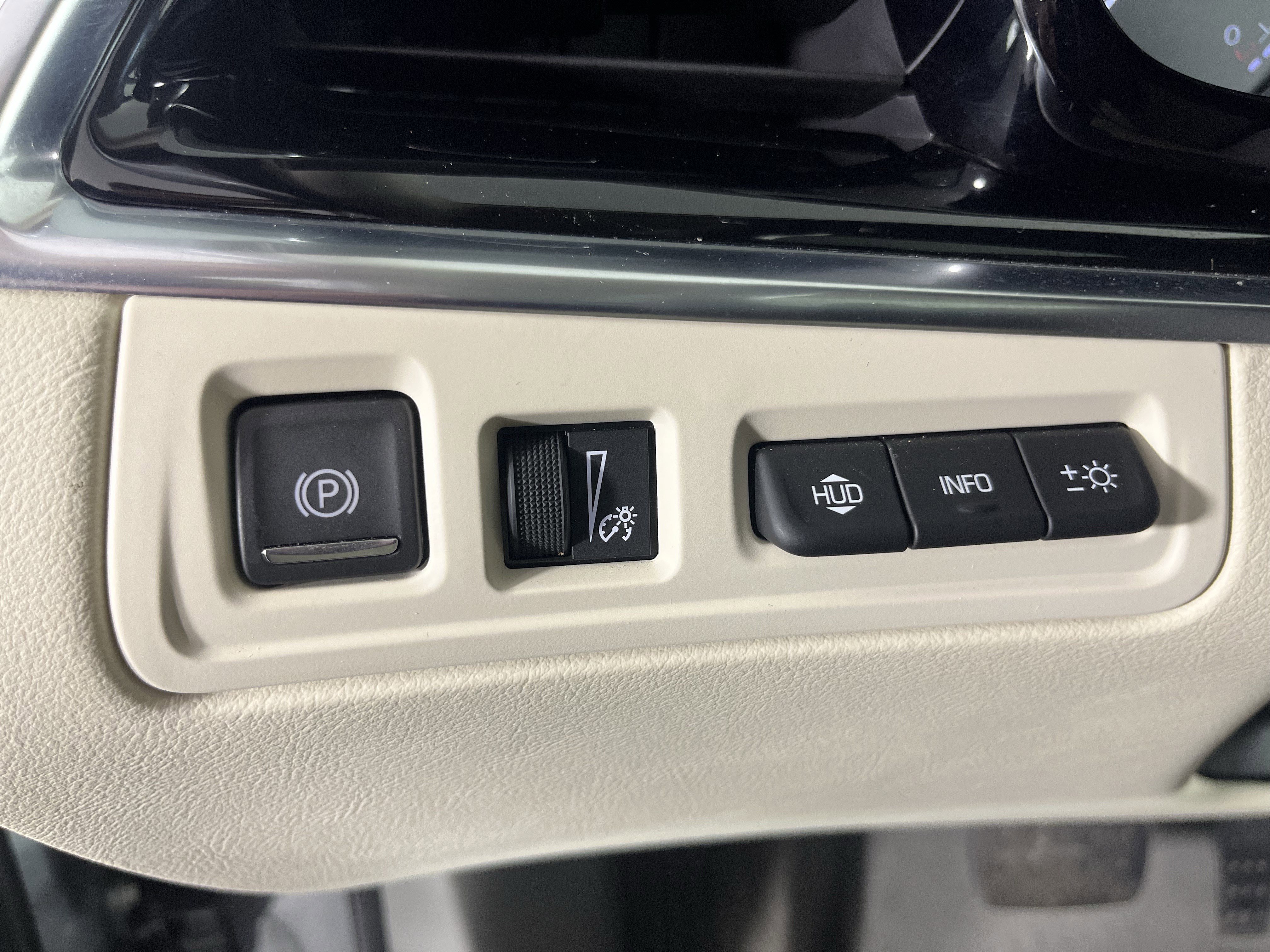 Used 2023 Cadillac XT6 Premium Luxury w/ Technology Package image 22