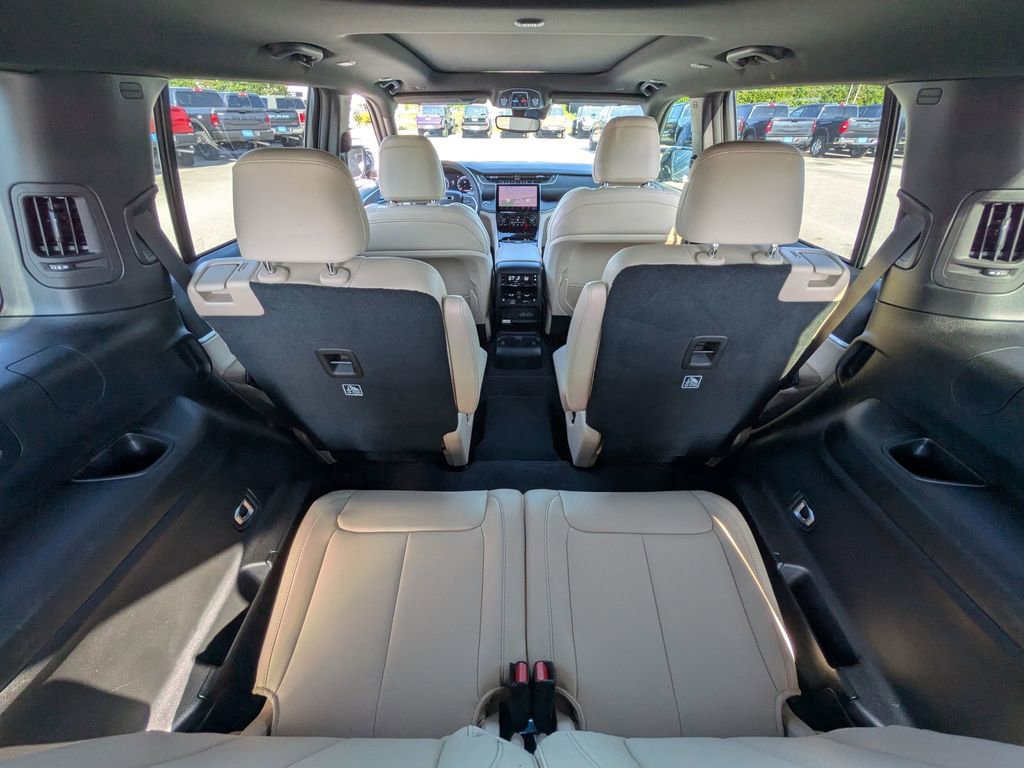 Used 2024 Jeep Grand Cherokee L Limited w/ Black Appearance Package AWD/4WD image 36